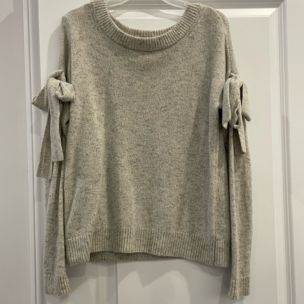 Gray sweater with bows